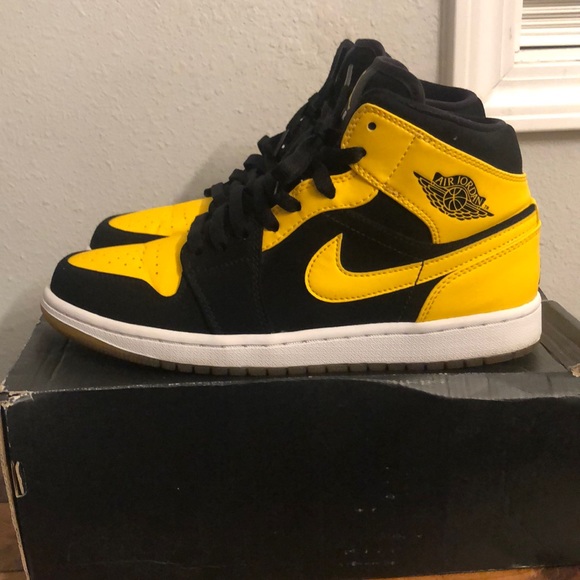 Jordan Other - Air Jordan 1 Mid size 8 Mens
